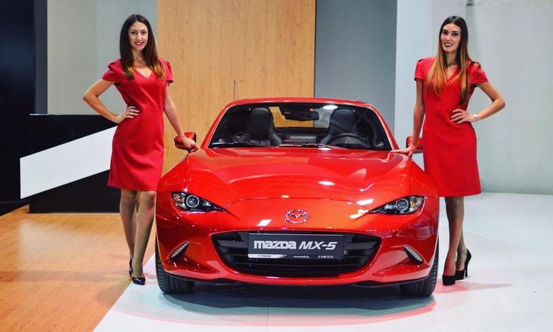 Хостеси на Алита Ивент на щанд на Mazda
