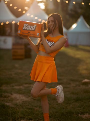 Промоутър на Алита Ивент на кампания на RAXI