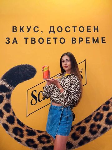 Промоутър на Алита Ивент на кампания на Schweppes